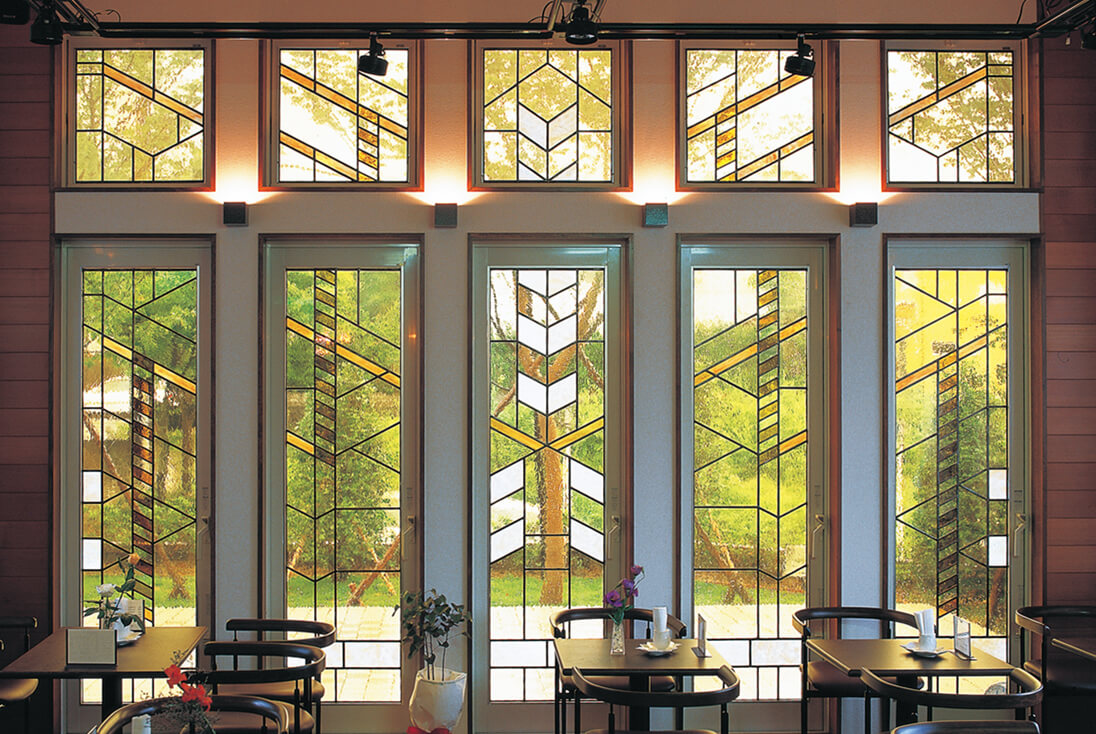 コンサートサロン夢・汎ホール フランク・ロイド・ライトの作品を模したステンドグラス