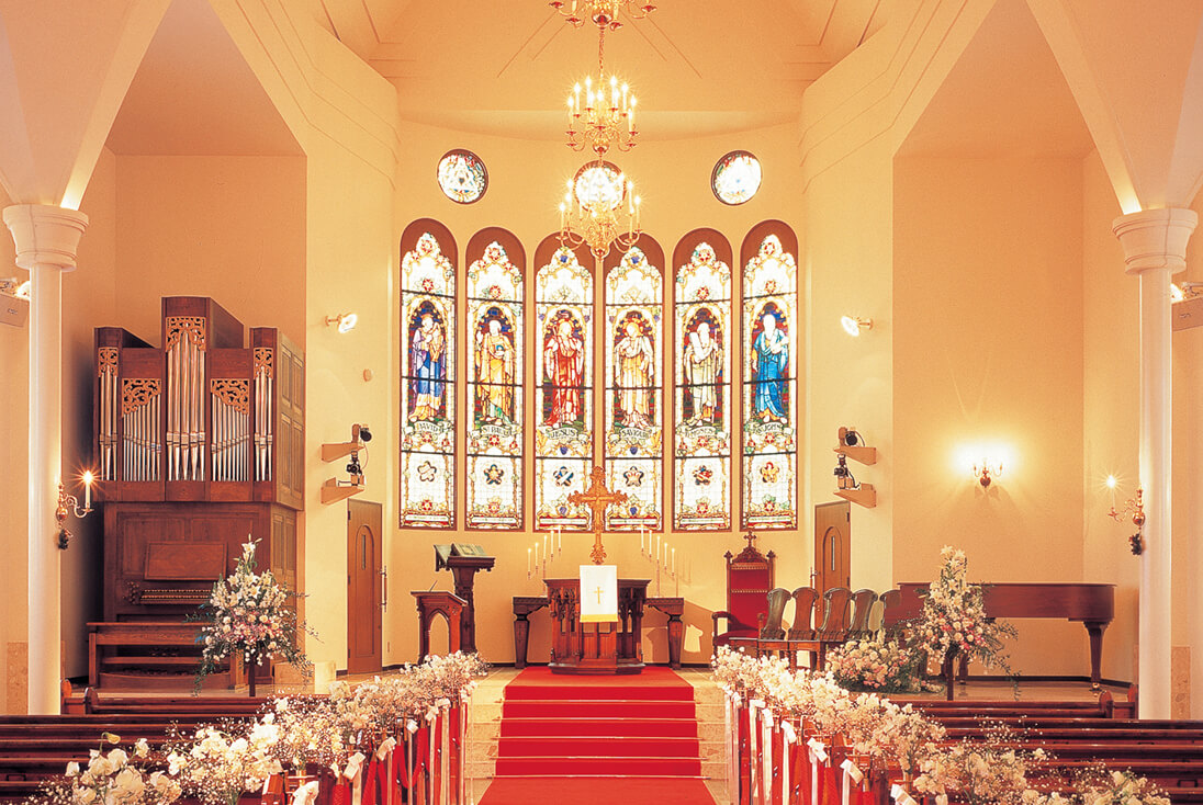 函館 聖マリア教会 チャペル内のアンティークステンドグラス