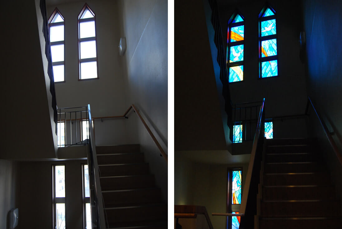 日本基督教団 下谷教会 鳩をモチーフにしたステンドグラスを階段窓へ取り付け(上部)