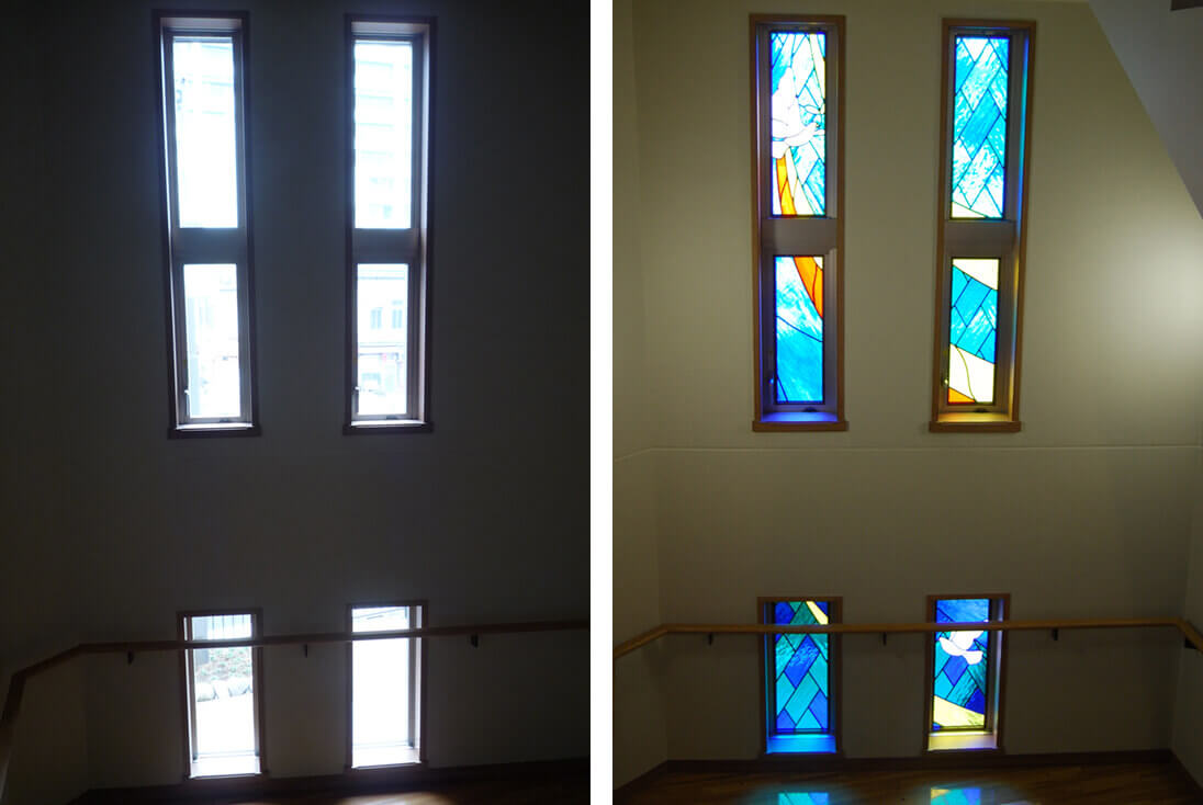 日本基督教団 下谷教会 鳩をモチーフにしたステンドグラスを階段窓へ取り付け(下部)