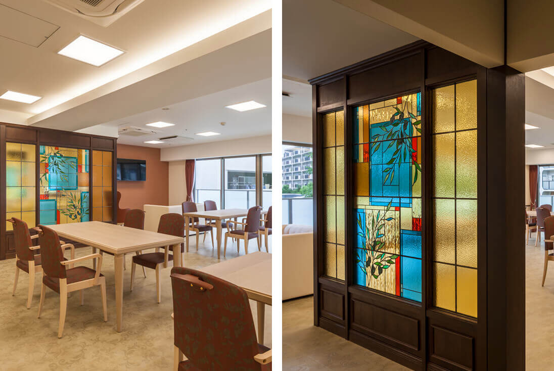 NTT都市開発ビルサービス株式会社 ウエリスオリーブ武蔵野関町 食堂談話室のオリーブをデザインしたステンドグラス（イエロー）