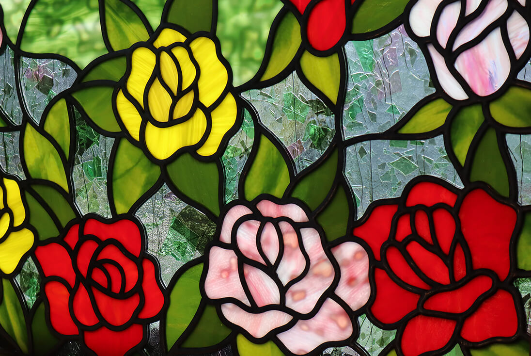 バラ・ブドウのデザイン-022 ステンドグラスのバラ部分を拡大したイメージ