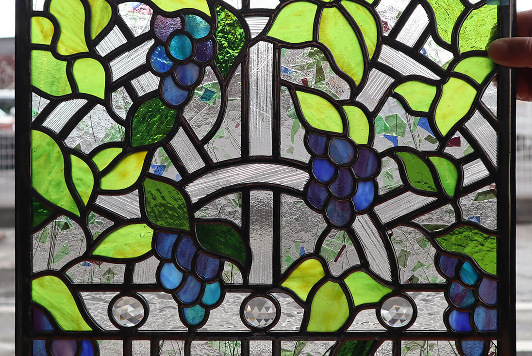 バラ・ブドウのデザイン-025　ステンドグラス(上部)の一部拡大イメージとガラステクスチャ、ジュエル
