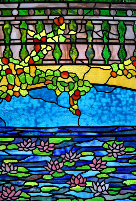 ステンドグラス作品の一部を拡大したガラスのテクスチャ(texture)イメージ 蓮の花と橋の部分