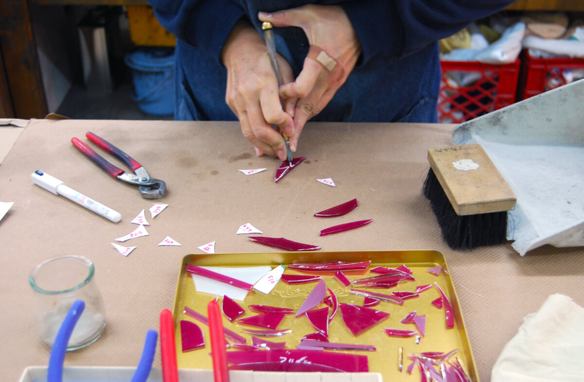 宮崎ブーゲンビリア空港ターミナルビル ステンドグラス 細かい部分のガラスカット