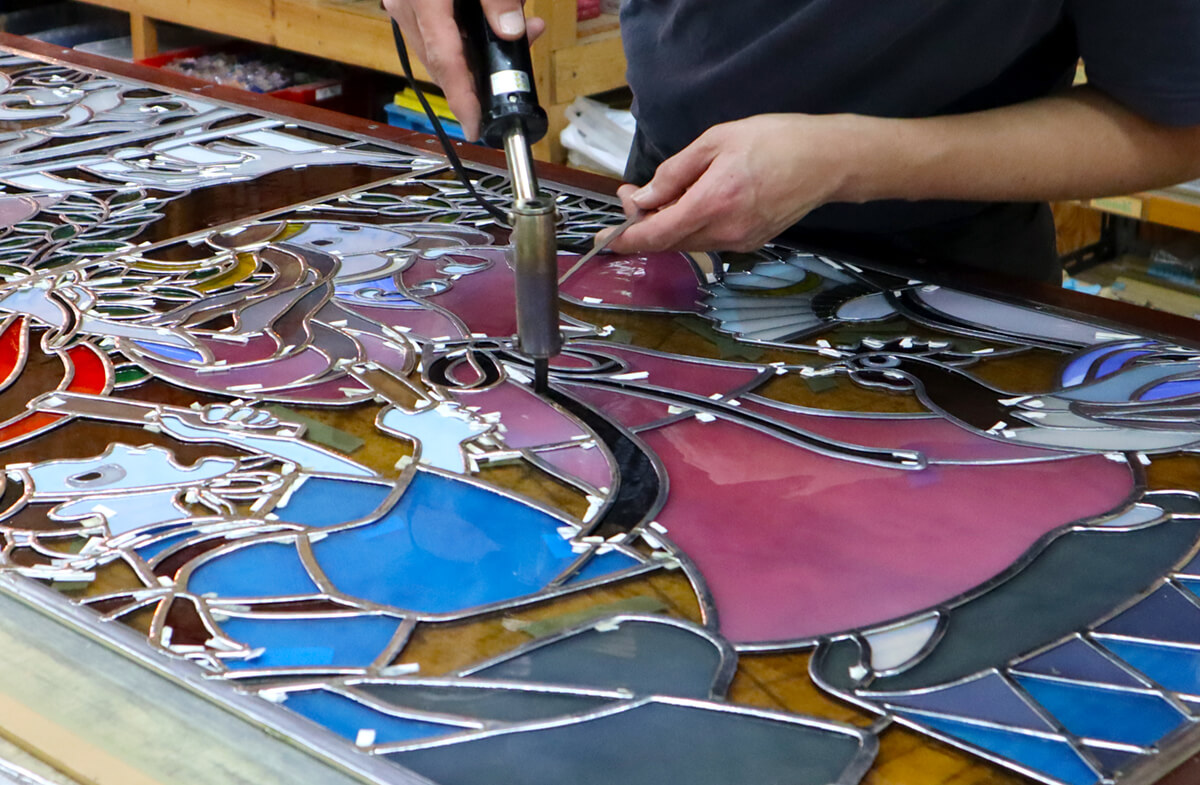 宮崎ブーゲンビリア空港ターミナルビル ステンドグラス ハンダ付け作業2