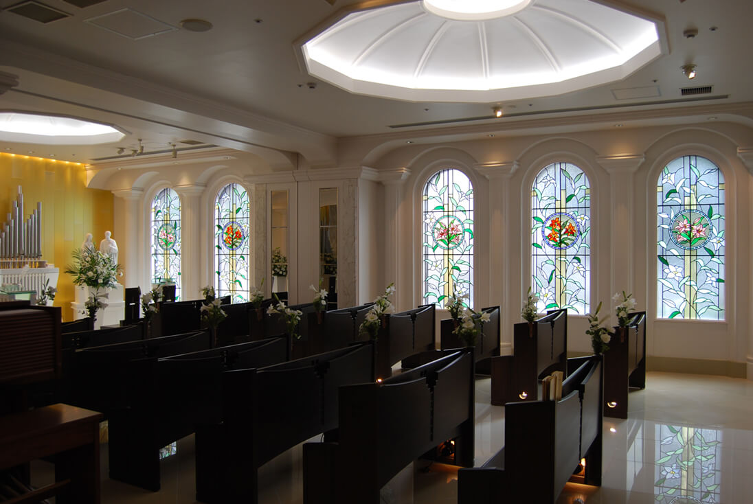 ホテル福島グリーンパレス チャペル内ユリのステンドグラス