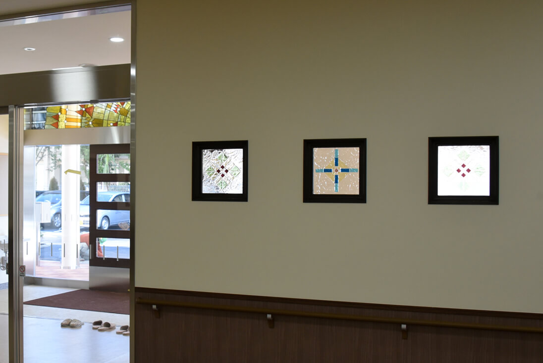 社会福祉法人苗場福祉会 アルマ美浜 ステンドグラス