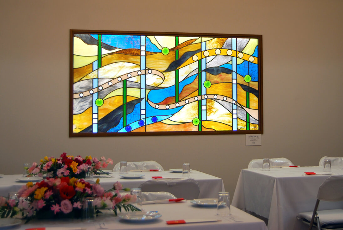 抽象デザインのステンドグラス（黄）