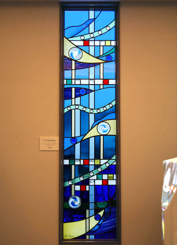 抽象デザインのステンドグラス（青）