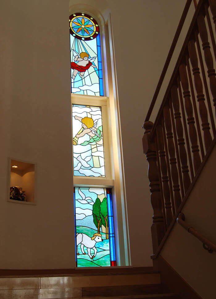 天使と羊のステンドグラス