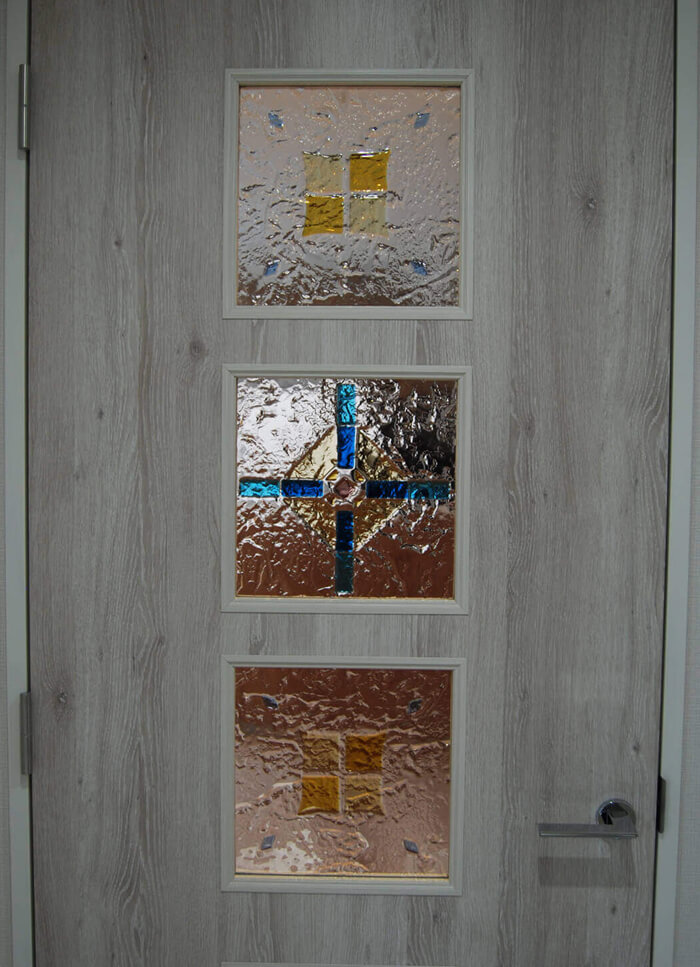 ドアのフィージンググラスクローズアップ