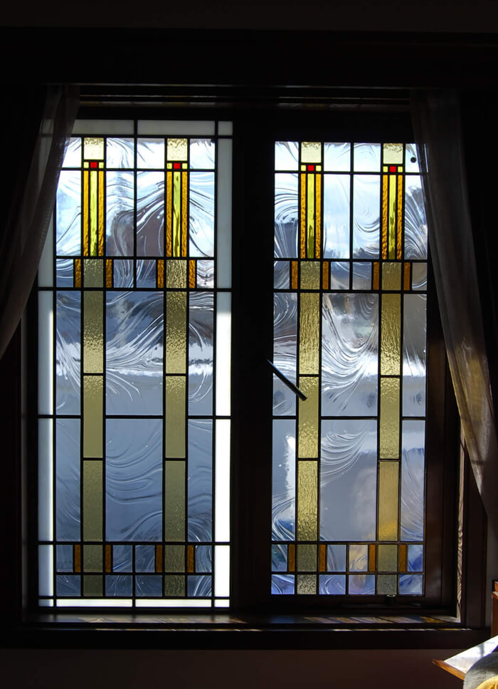 幾何学デザインのステンドグラス（イエロー）