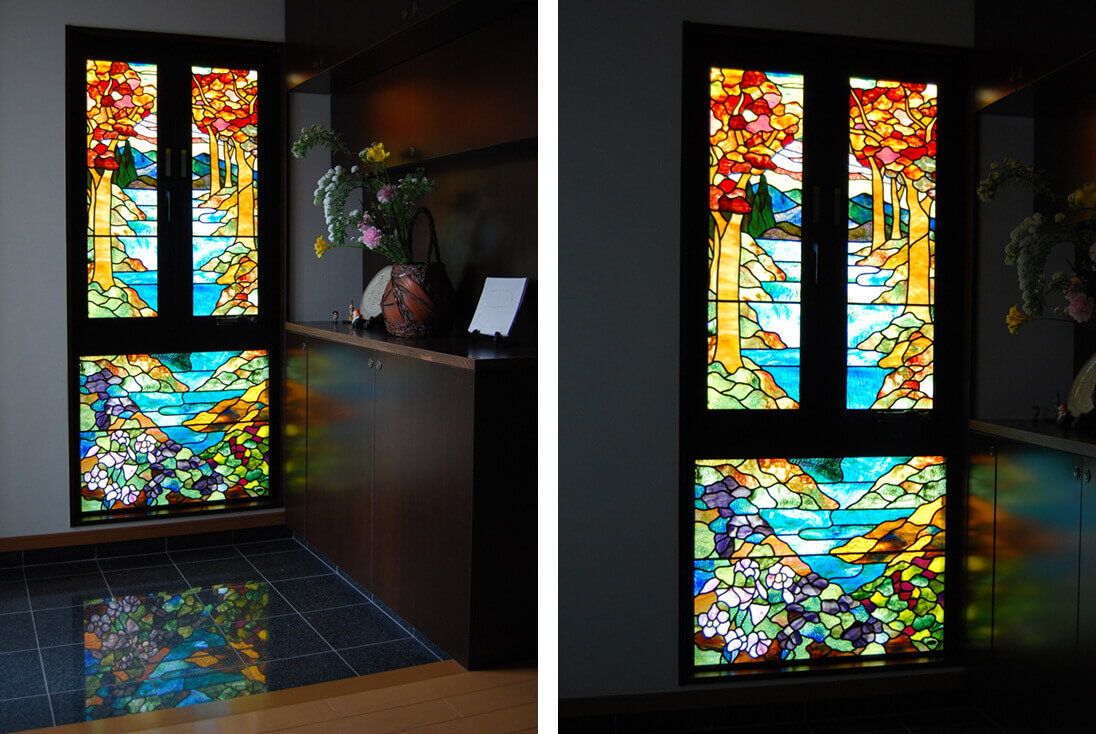 花・植物・風景のデザイン-006「ティファニー風景画」 ステンドグラス全体とインテリアの様子