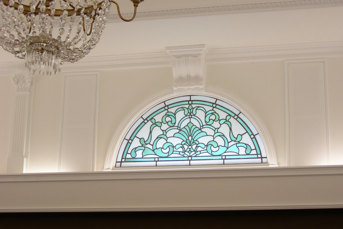 アール・ヌーボー、ヴィクトリア-003 乳白色のガラスとエメラルドグリーンのガラスが上品なヴィクトリアンデザインのステンドグラス