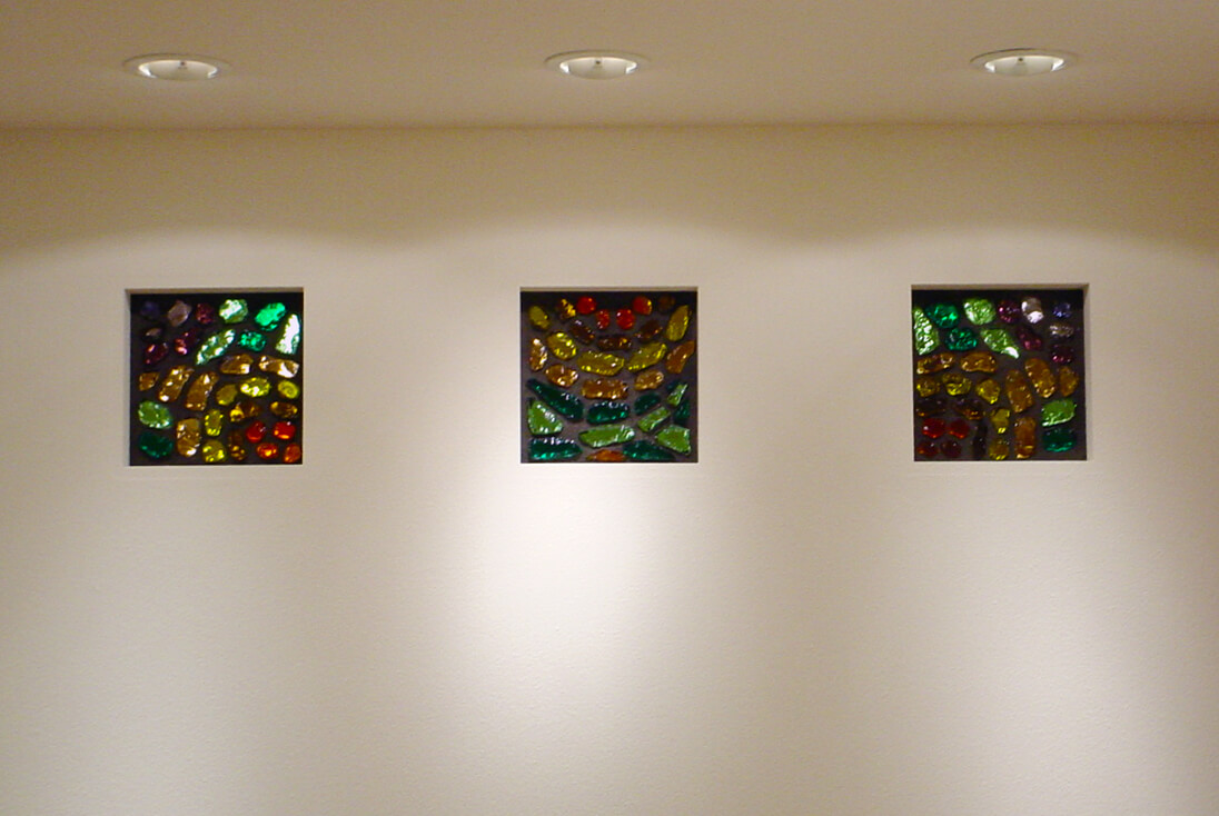 ダル・ド・ヴェール-002 取り付けたステンドグラスの様子