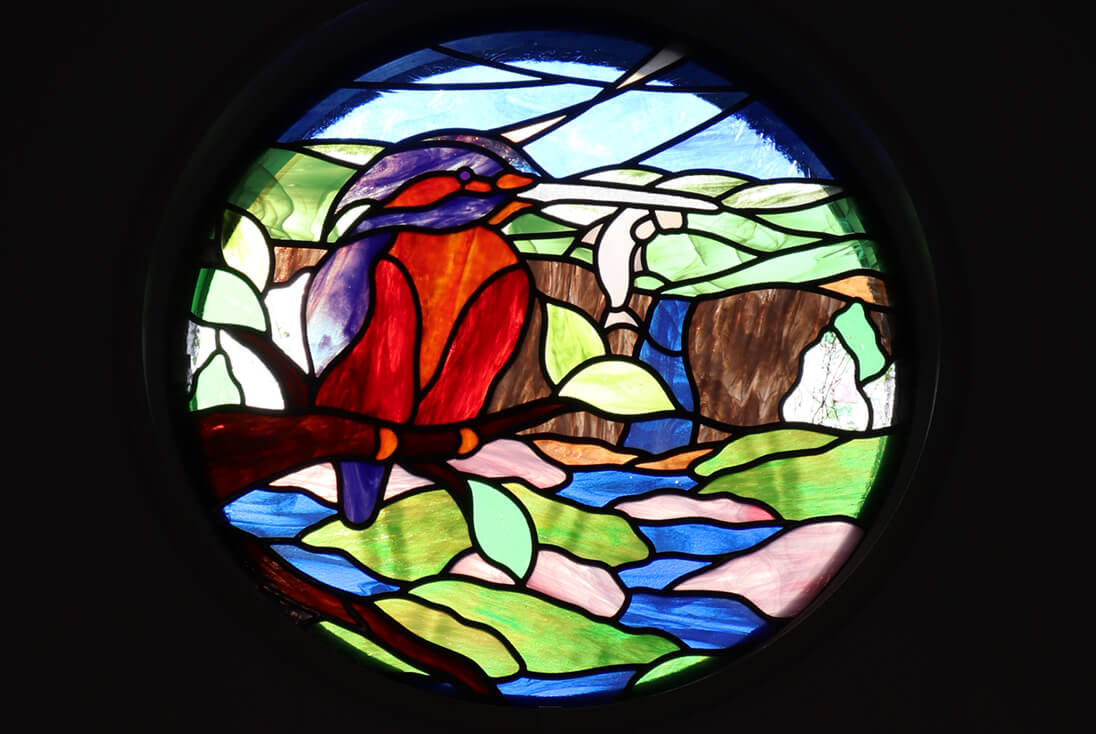 寧心はりきゅう治療院 カワセミのステンドグラス