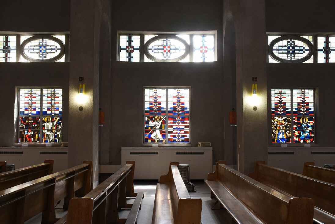 広島 重要文化財 世界平和記念聖堂 修復したステンドグラスを戻した聖堂内