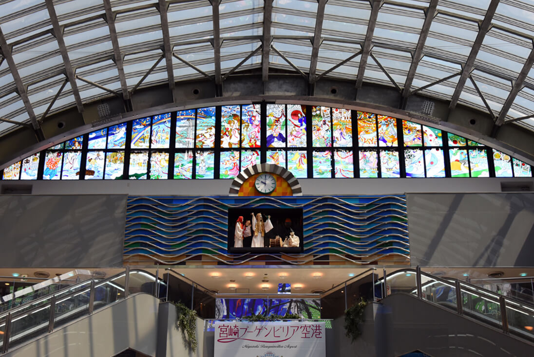 宮崎ブーゲンビリア空港ターミナルビル ステンドグラス全体の様子