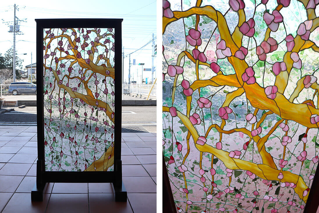 ステンドグラスモザイク-005 枝垂れ桜をモチーフにした衝立仕様のモザイク作品