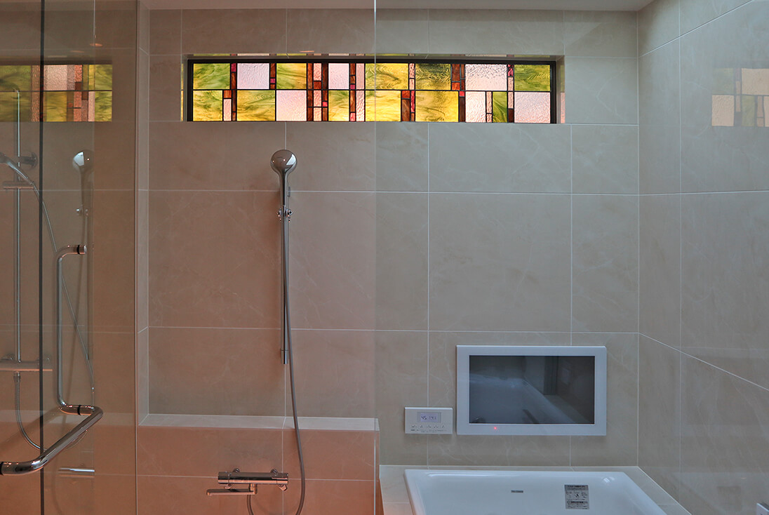 個人邸宅 モダンスタイル-009 シンプルな幾何学デザインのステンドグラス