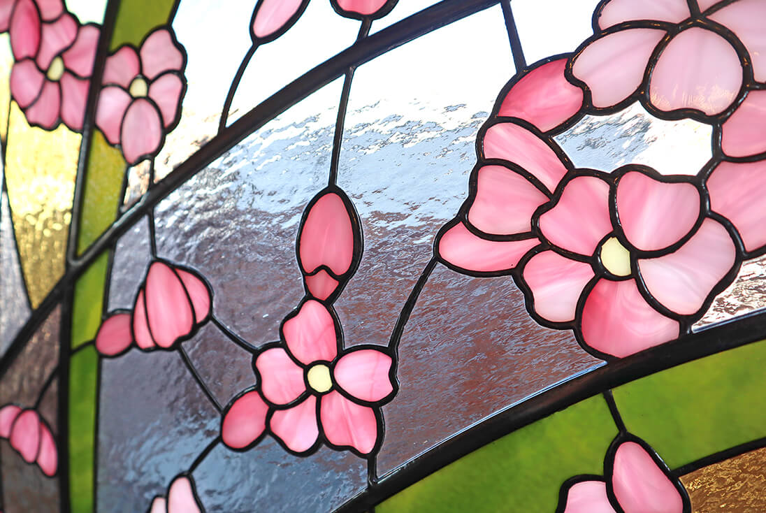 個人邸宅 和風のデザイン-014「桜」 ステンドグラスを一部拡大したイメージ