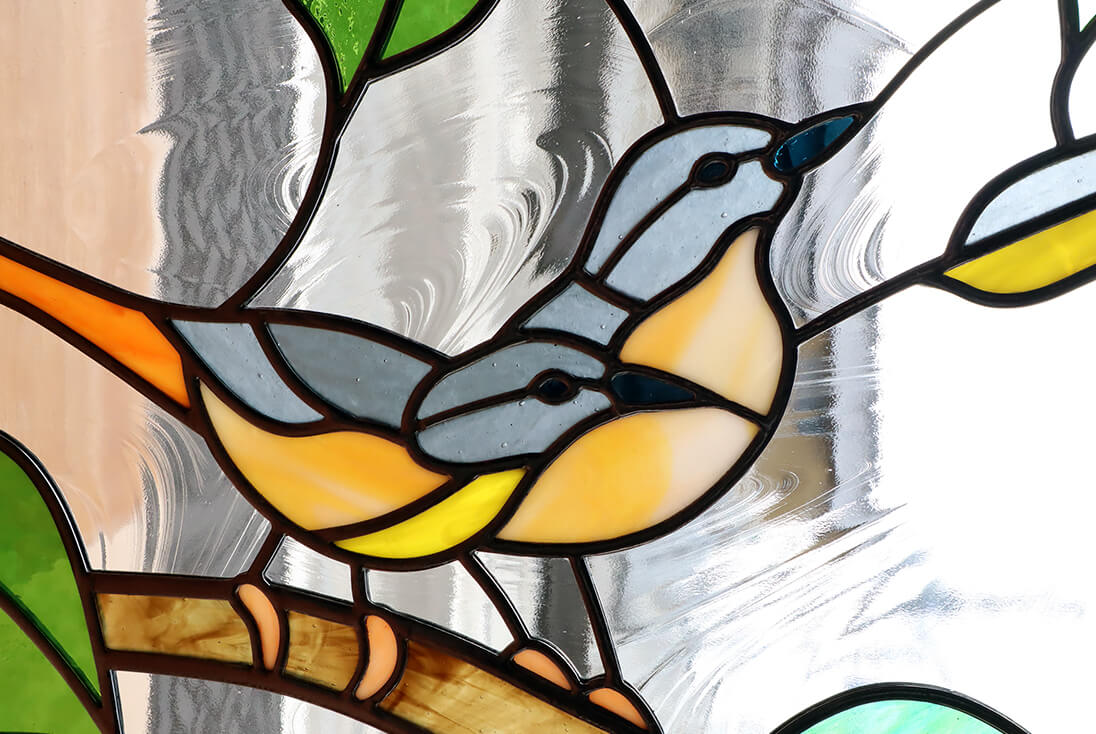 鳥・犬・猫・魚などのデザイン-020 キセキレイ2羽部分のステンドグラス拡大イメージ