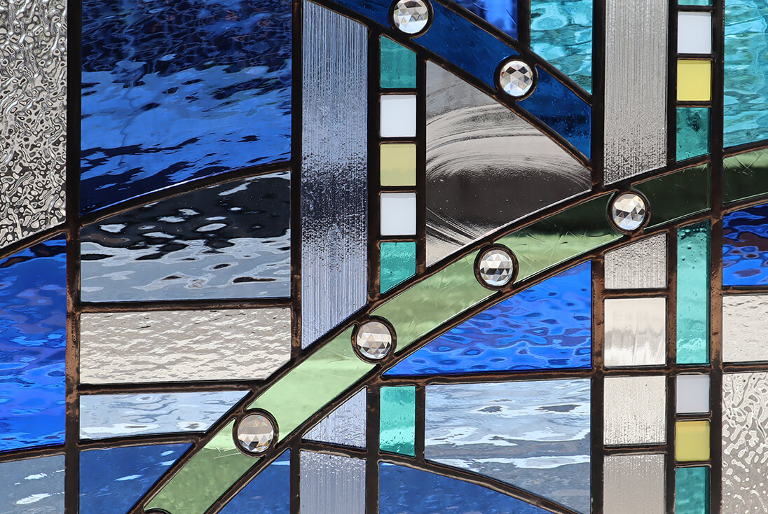 個人邸宅 抽象（流れのあるデザイン）-018 ステンドグラス、ジュエルの一部をクローズアップ