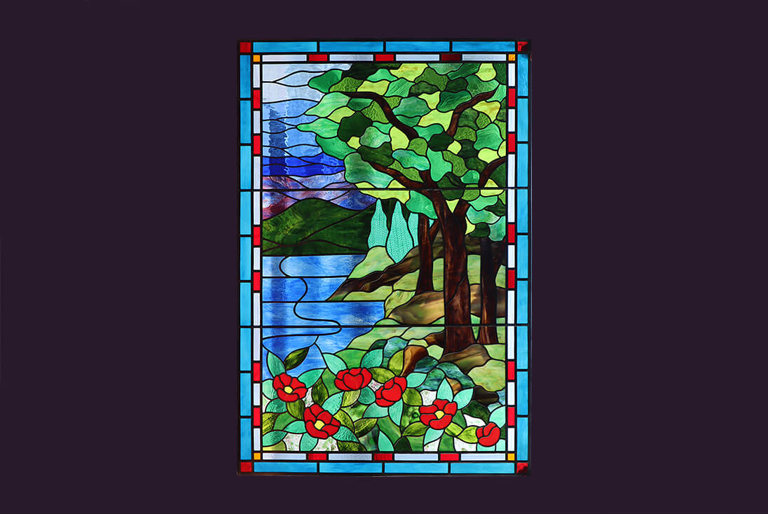 花・植物・風景のデザイン-045 赤い椿、風景、空をモチーフにしたステンドグラス