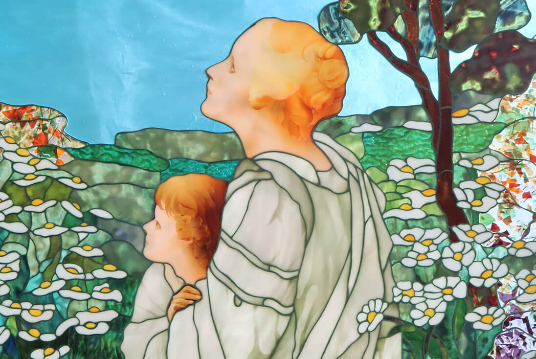 Louis Comfort Tiffany「キリストの洗礼を受ける子供」 ステンドグラスモザイク作品の一部を拡大したガラスのテクスチャ(texture) 女性と子供部分