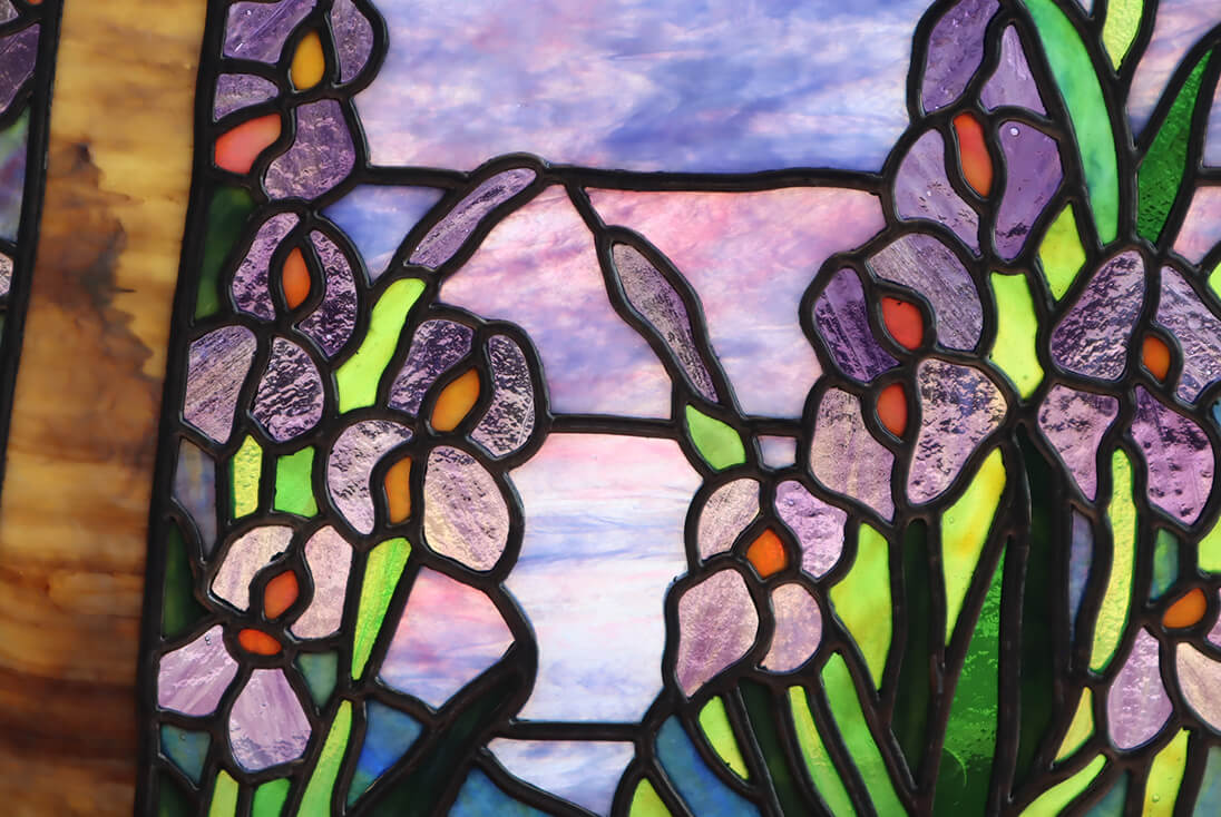 Louis Comfort Tiffany「白樺の木と菖蒲のある湖の風景」 菖蒲の部分に使用したガラスのテクスチャのイメージ