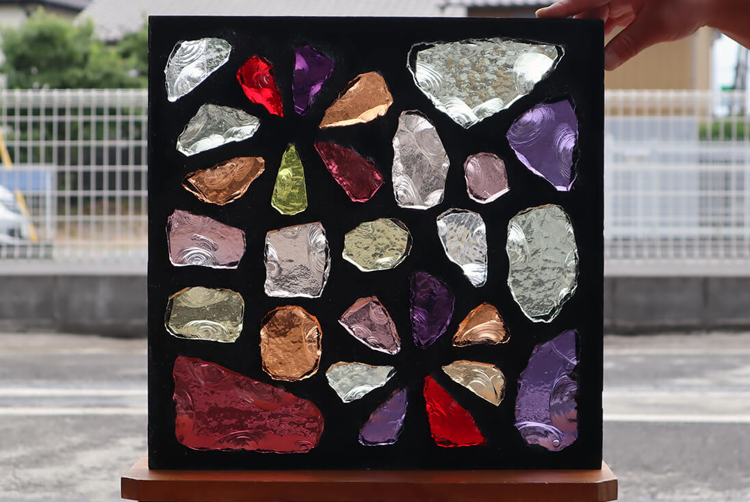 ダル・ド・ヴェール-009 工房前で撮影した自然光を通して見るダル・ド・ヴェール作品