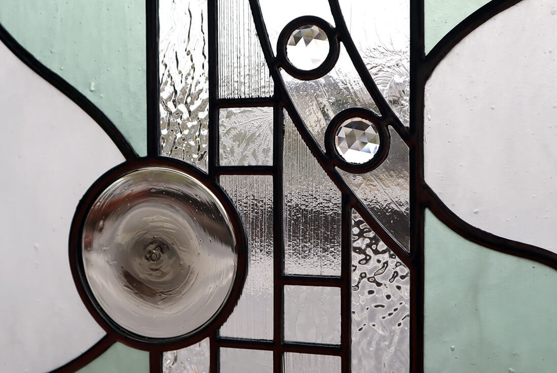 個人邸宅 抽象（流れのあるデザイン）-022 ステンドグラス(下部)の一部拡大イメージとガラステクスチャ、ロンデルとジュエル