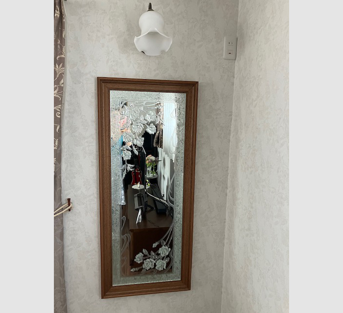 額縁を取り付けたミラーエッチング